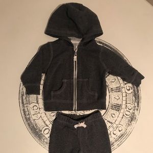 Carter’s dark gray Sweat outfit